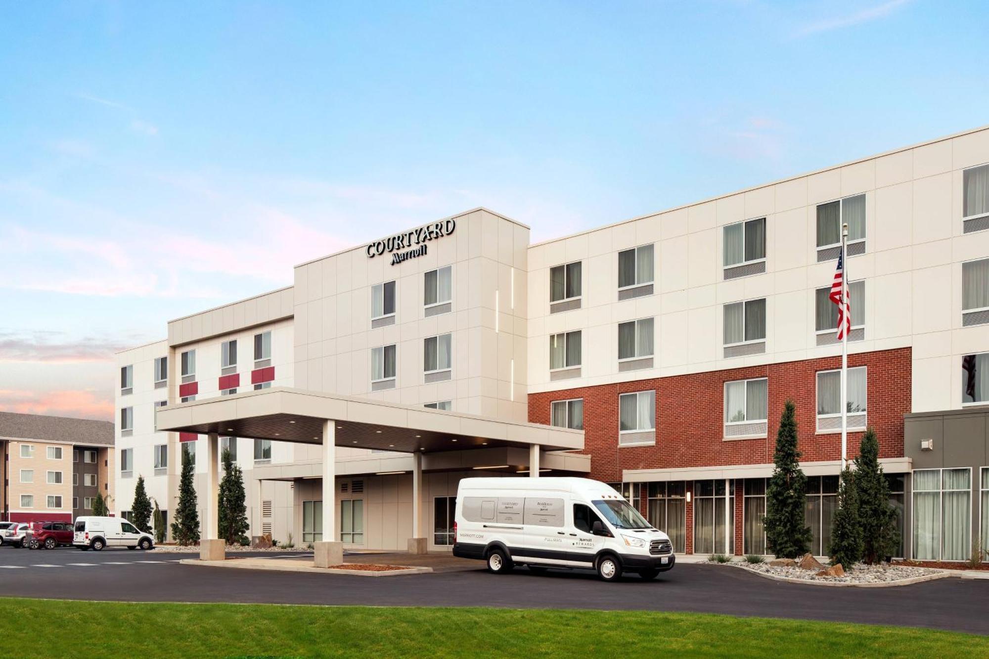 Courtyard By Marriott Pullman Hotel Exterior photo